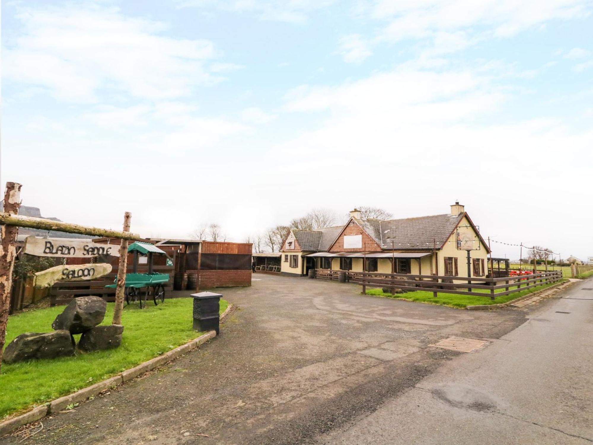 Apache Falls Lodge Limavady Exterior foto