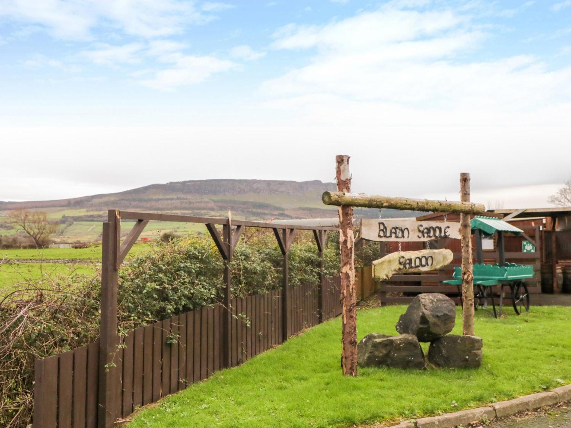 Apache Falls Lodge Limavady Exterior foto